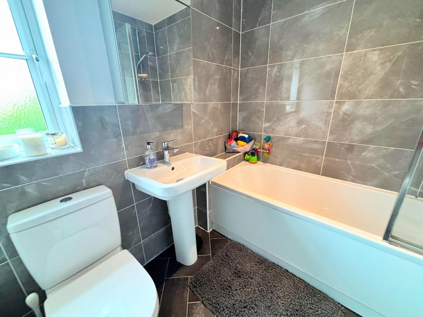 Clover Lane, Wootton