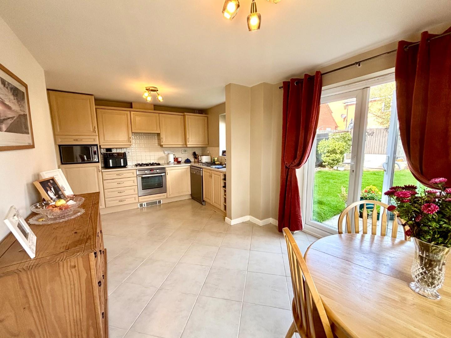 Robinson Way, Wootton Fields