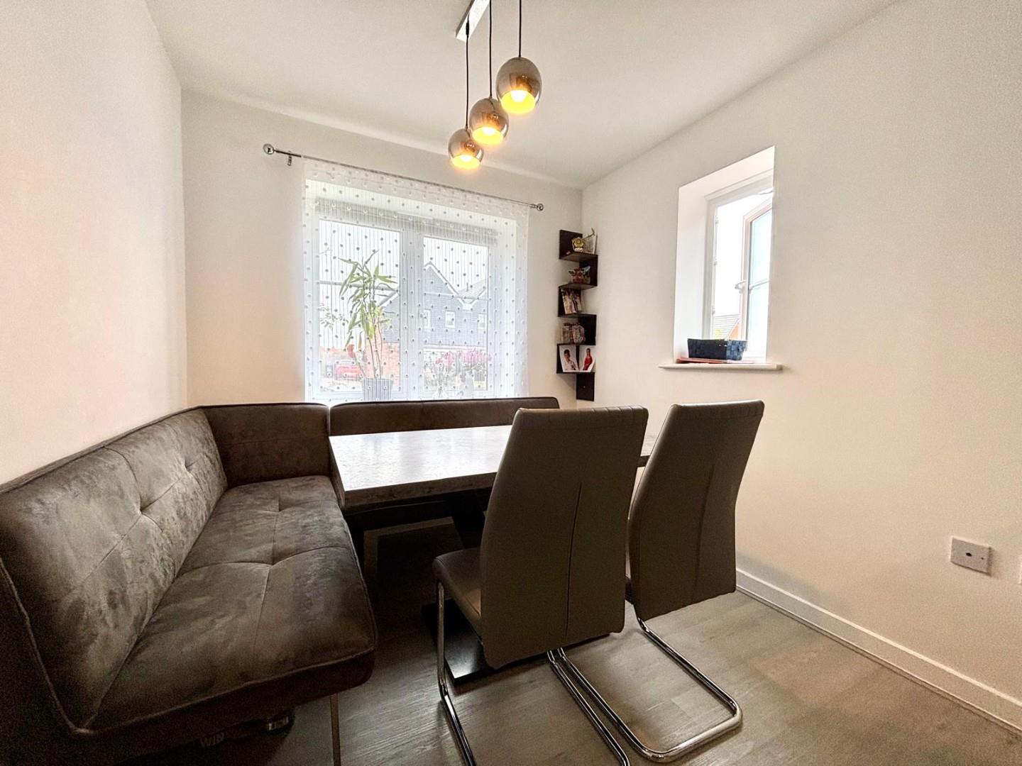 Sparrowhawk Crescent, Hardingstone