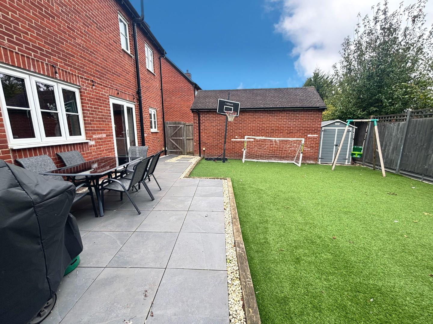 Clover Lane, Wootton