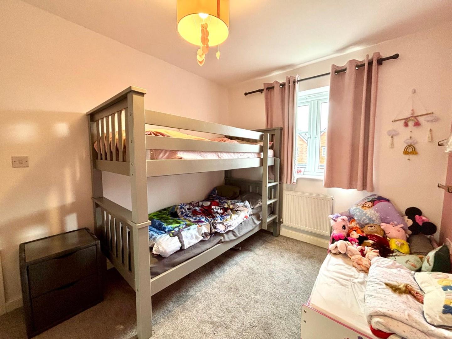 Sparrowhawk Crescent, Hardingstone