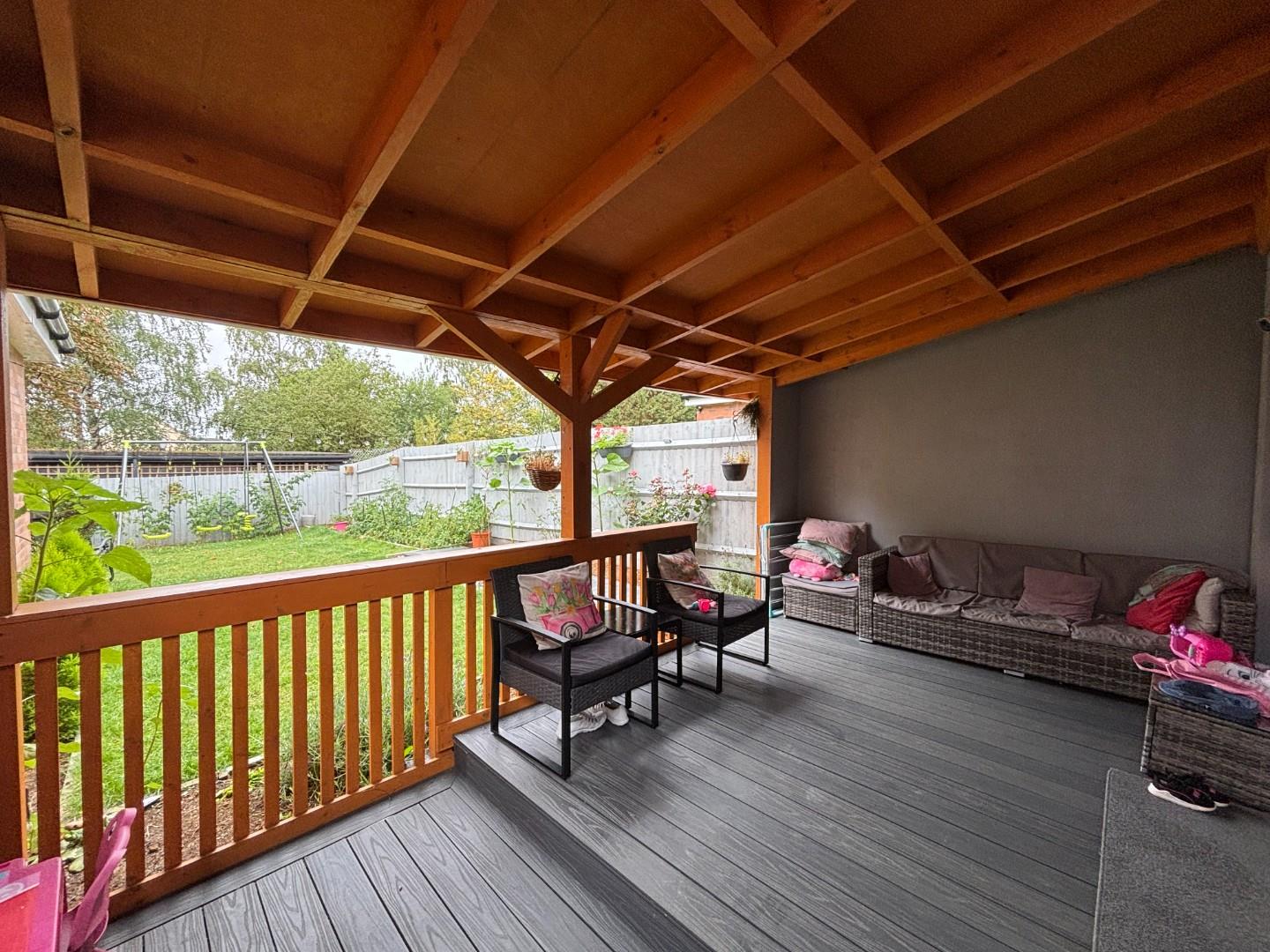 Sparrowhawk Crescent, Hardingstone