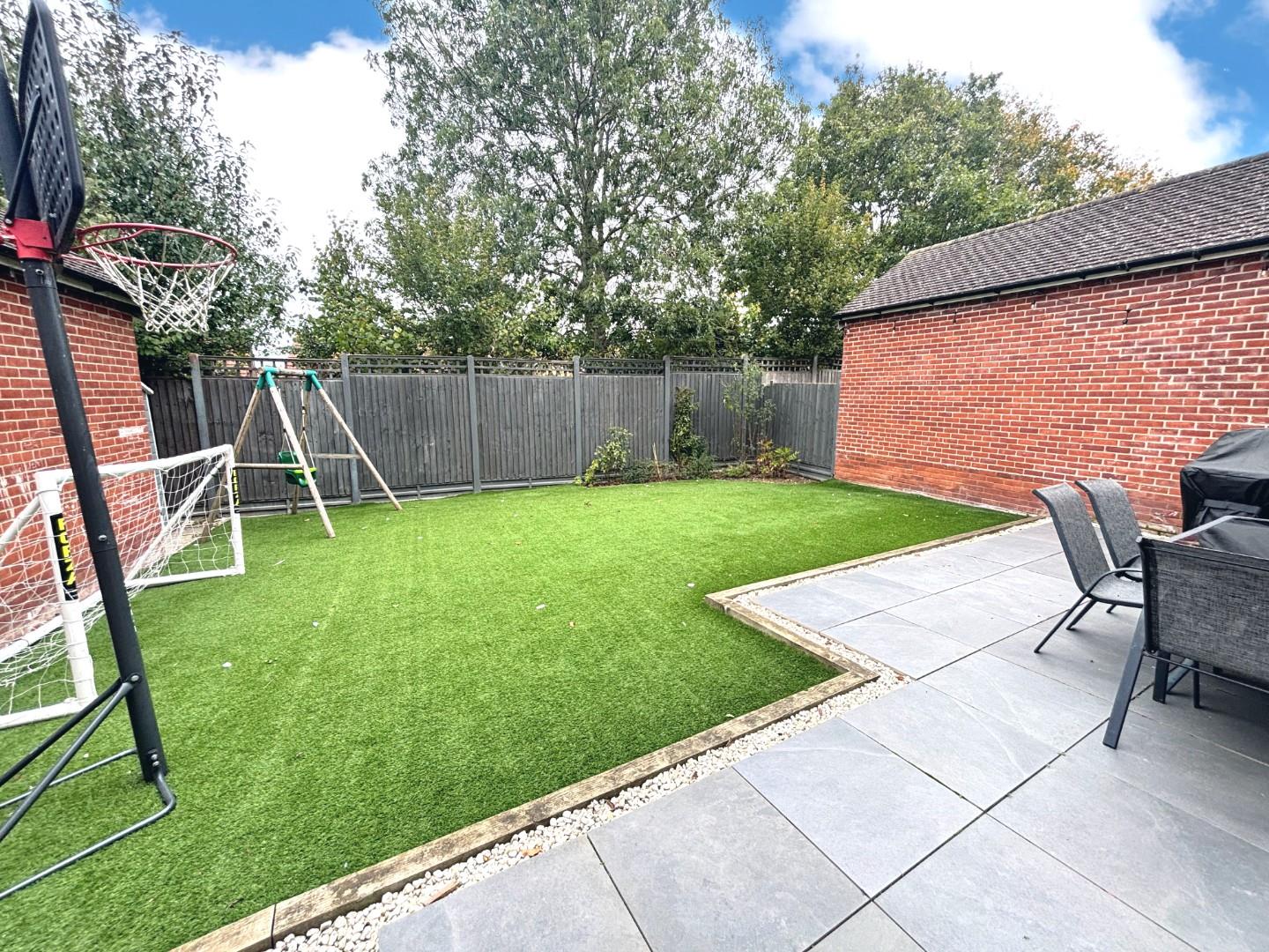 Clover Lane, Wootton