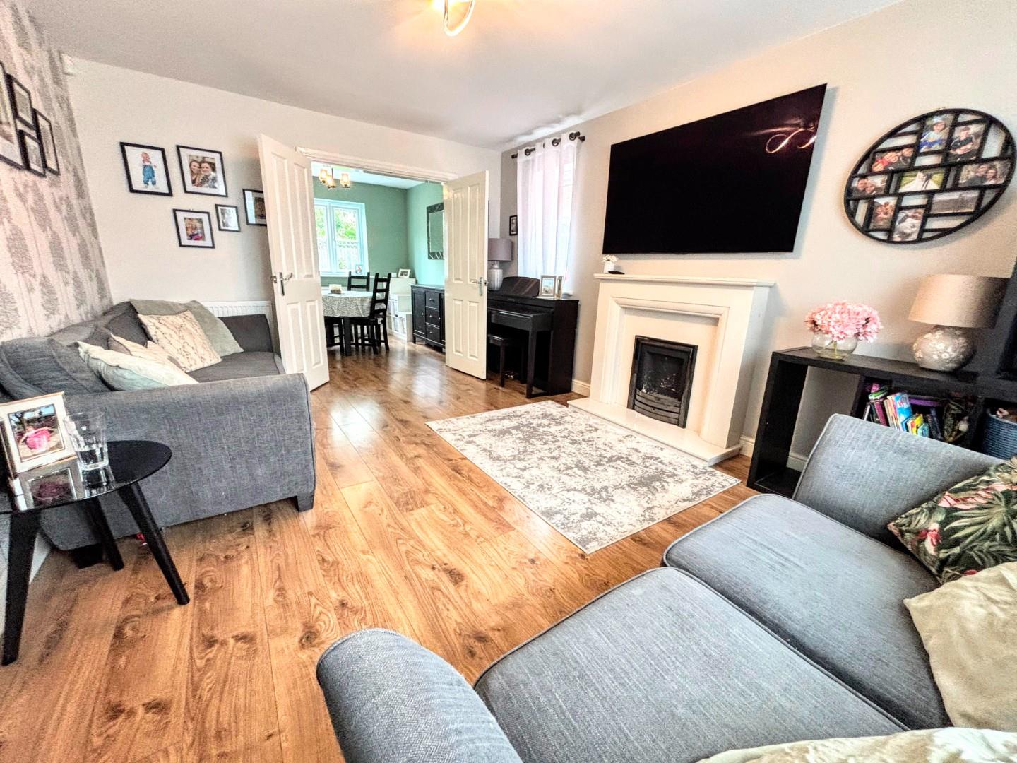 Clover Lane, Wootton