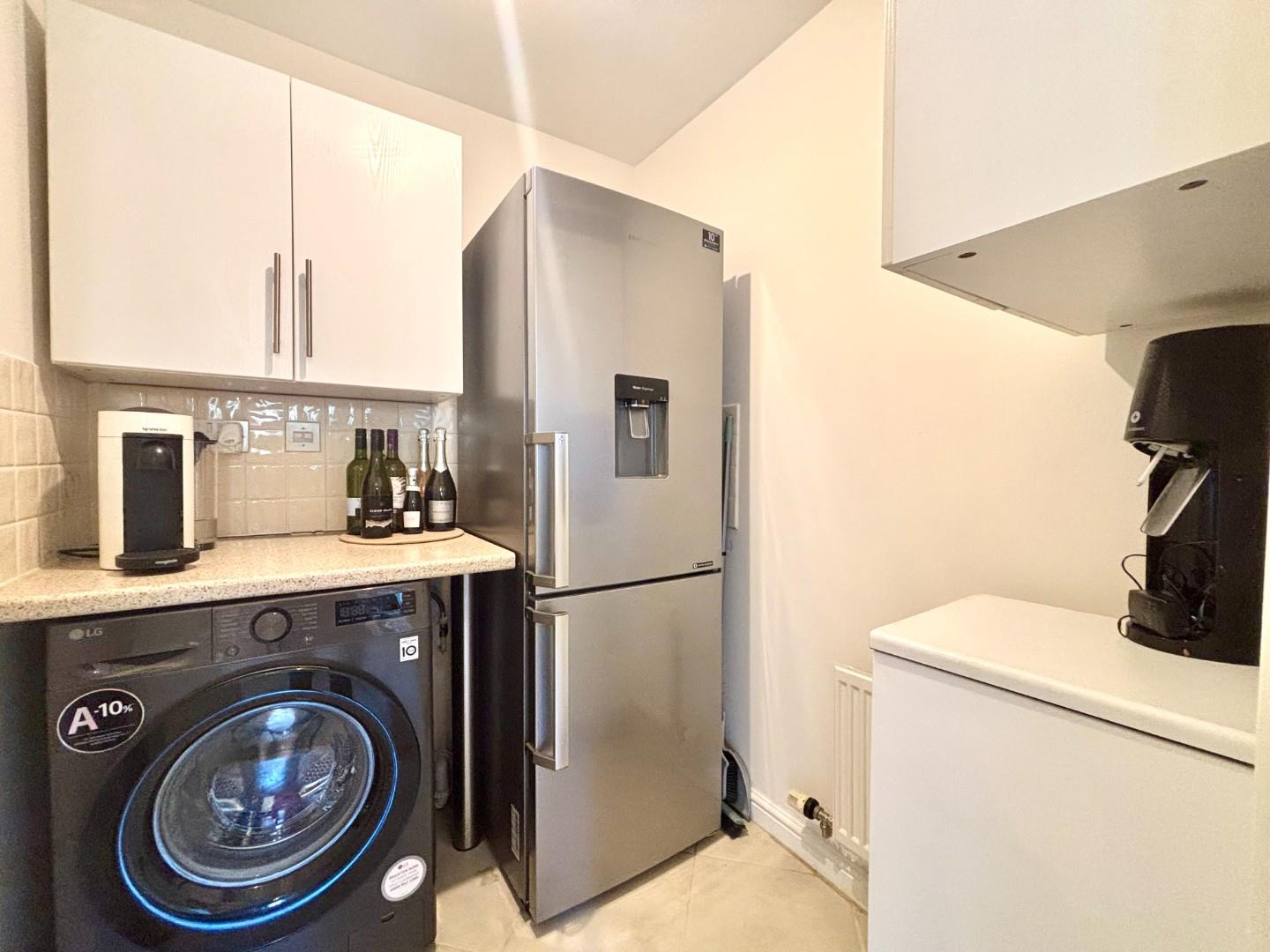 Robinson Way, Wootton Fields