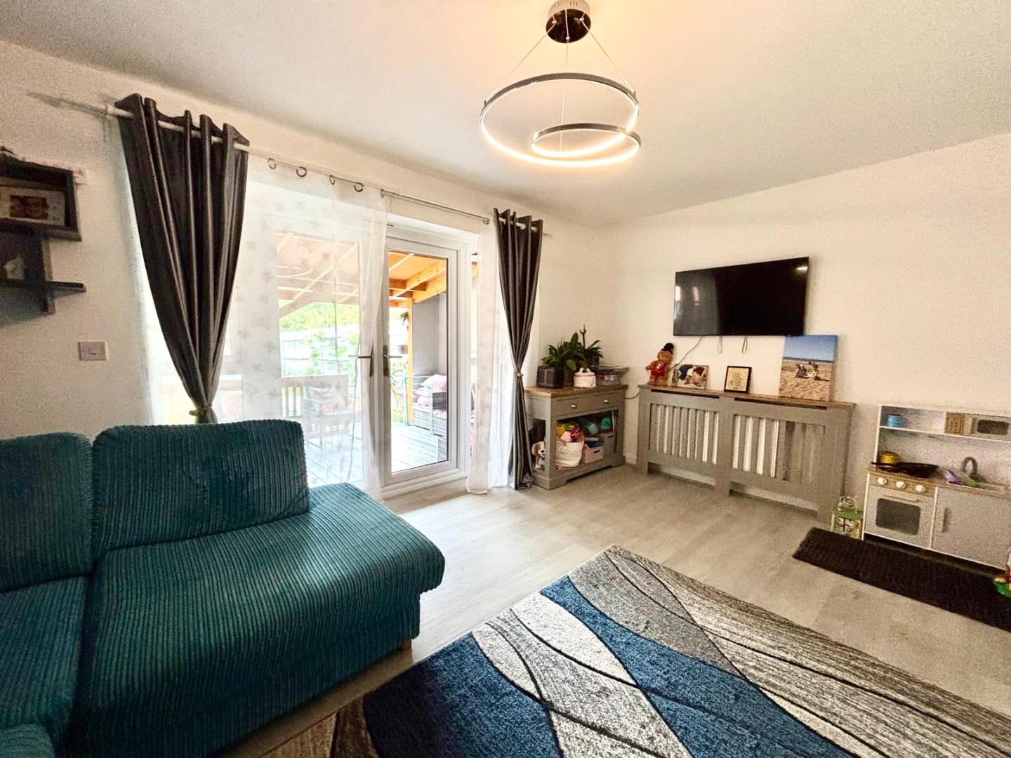 Sparrowhawk Crescent, Hardingstone