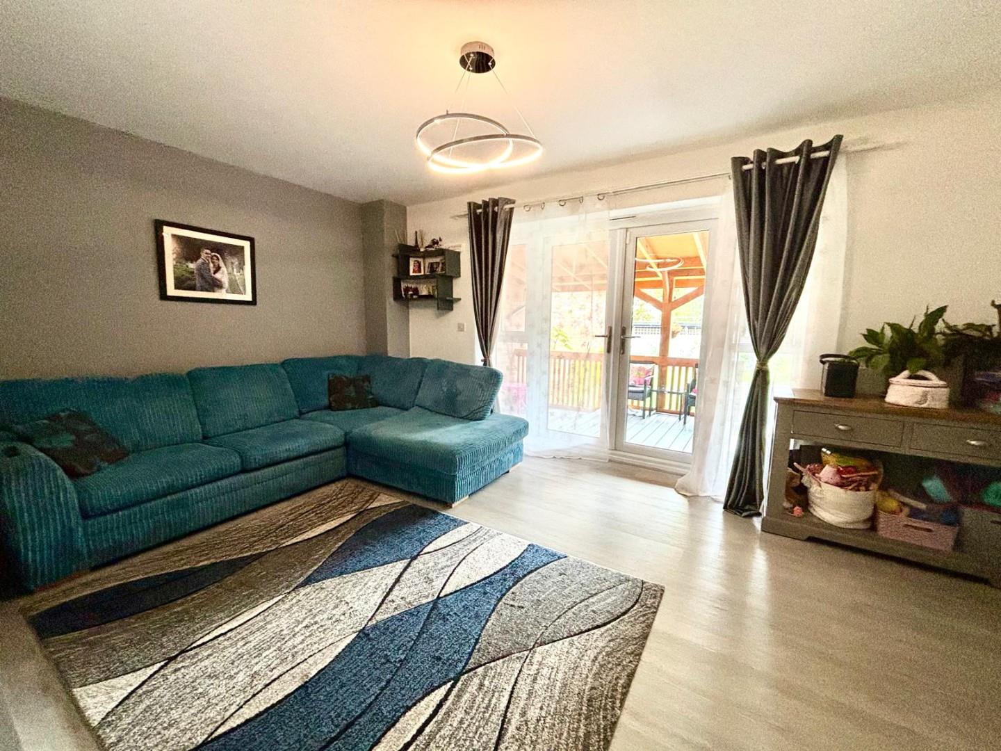 Sparrowhawk Crescent, Hardingstone