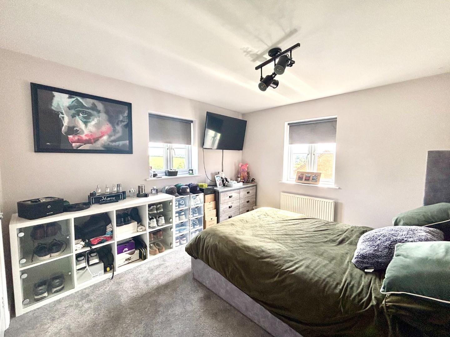 Robinson Way, Wootton Fields