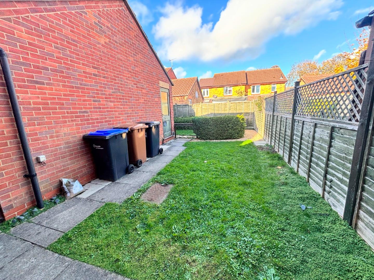 Tate Grove, Hardingstone