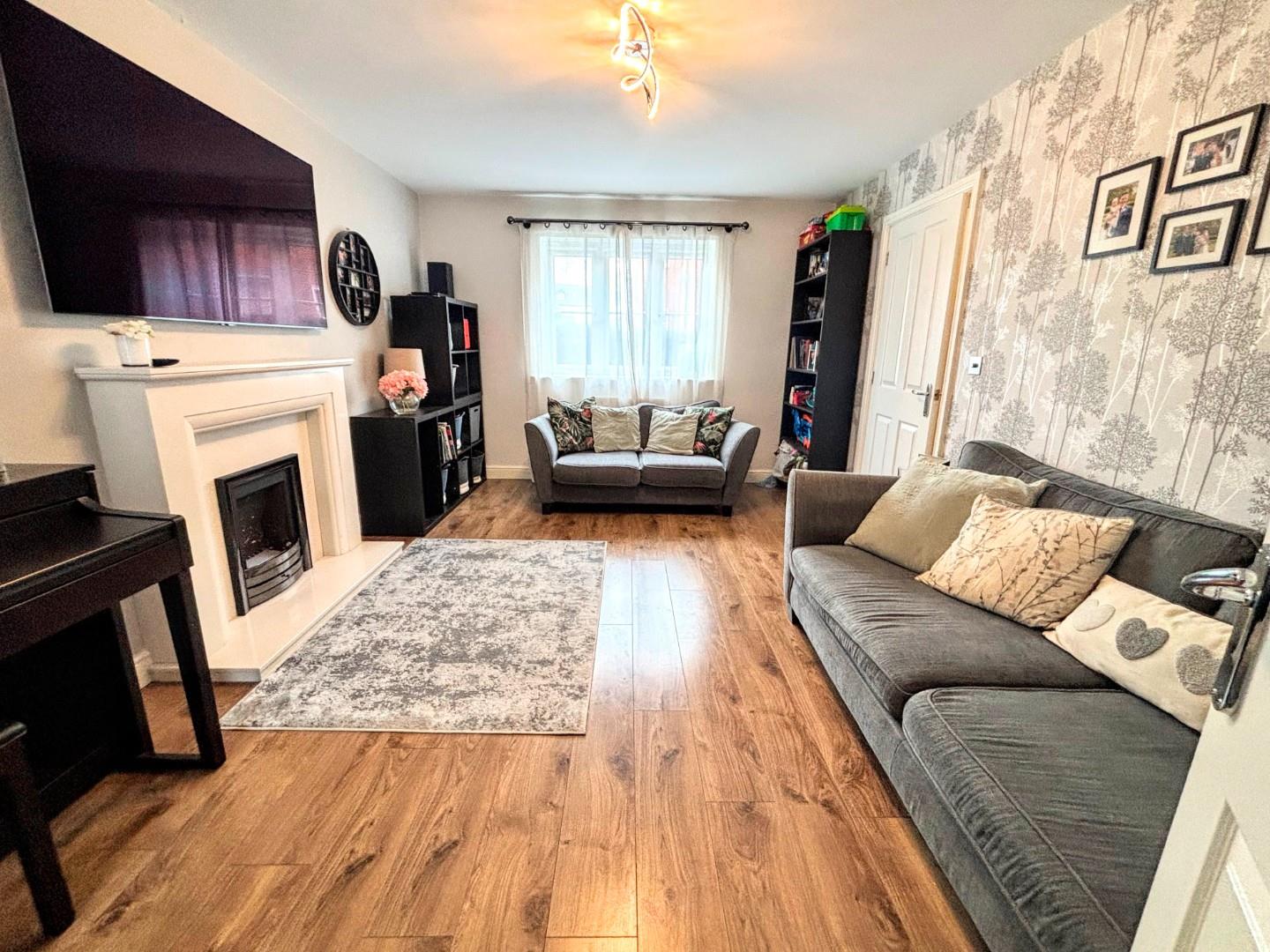 Clover Lane, Wootton