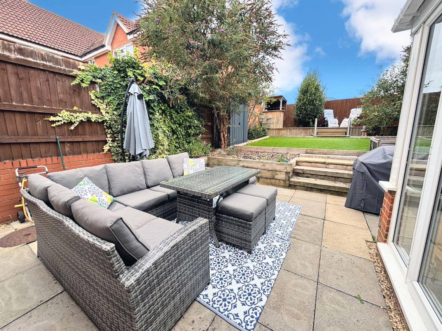 Farmers Close, Wootton Fields