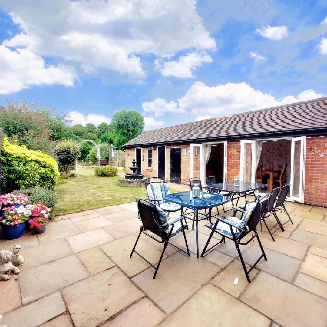 Northampton Road, Earls Barton