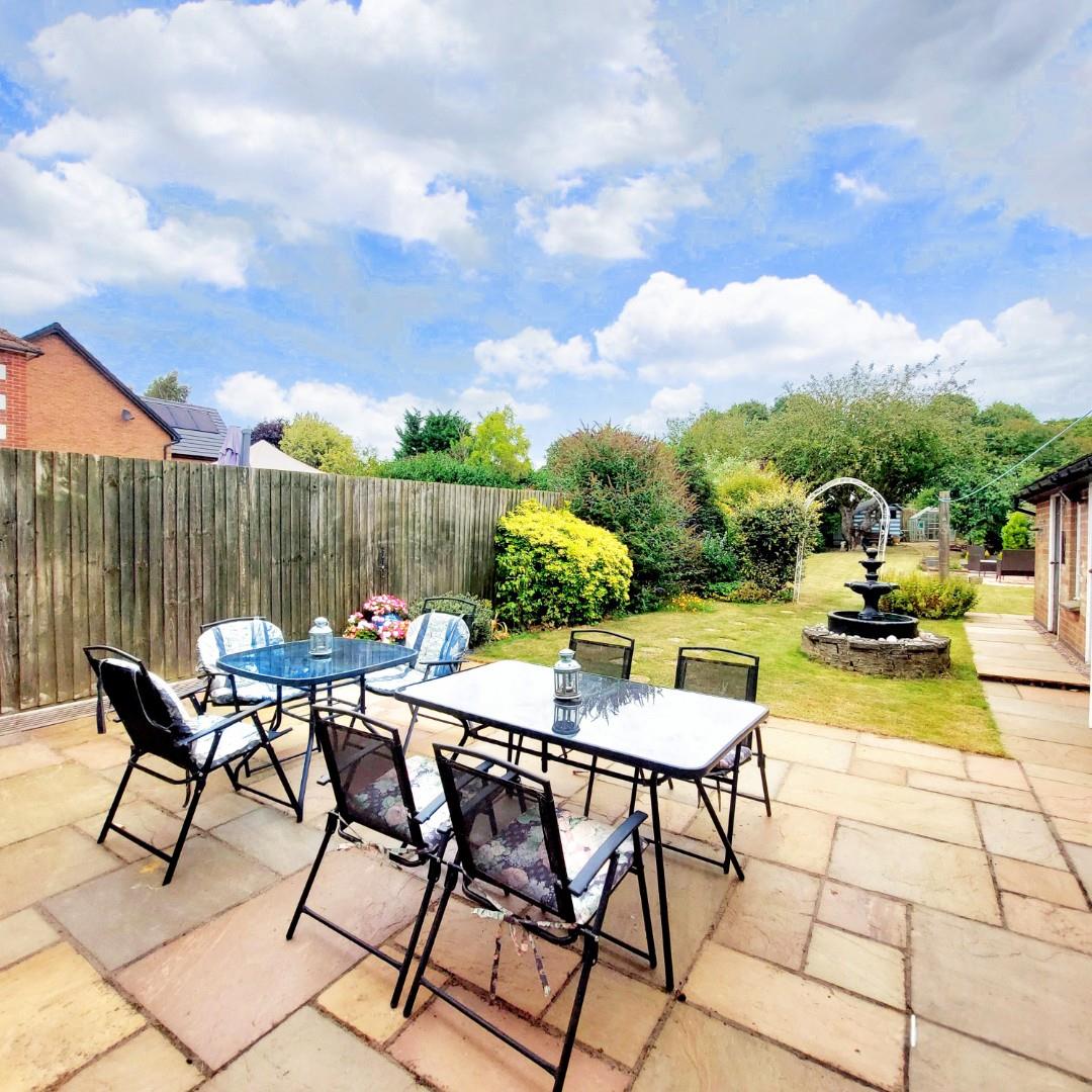 Northampton Road, Earls Barton