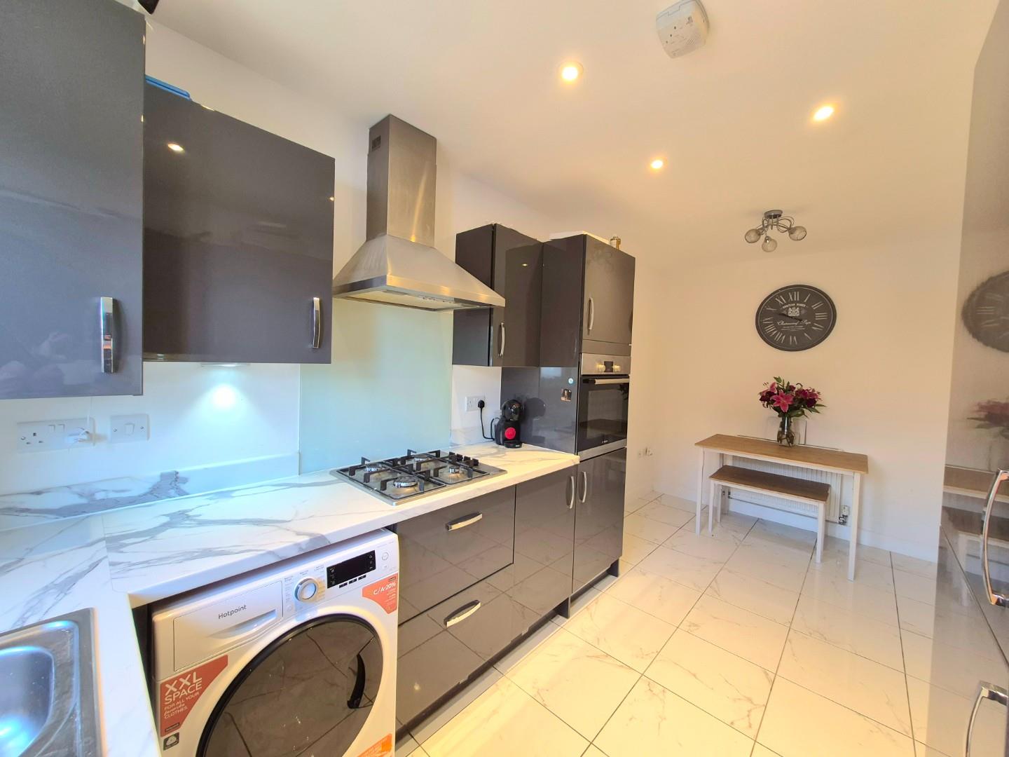 Holdenby Lane, Earls Barton