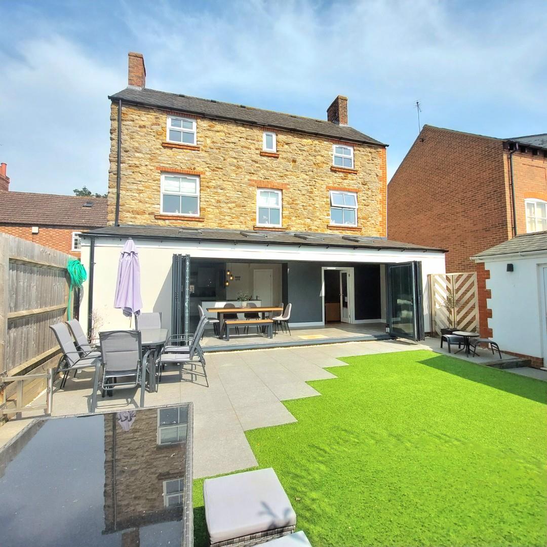 Tebbutts Yard, Earls Barton