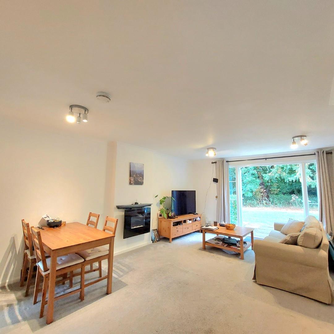 The Roundel, Overstone