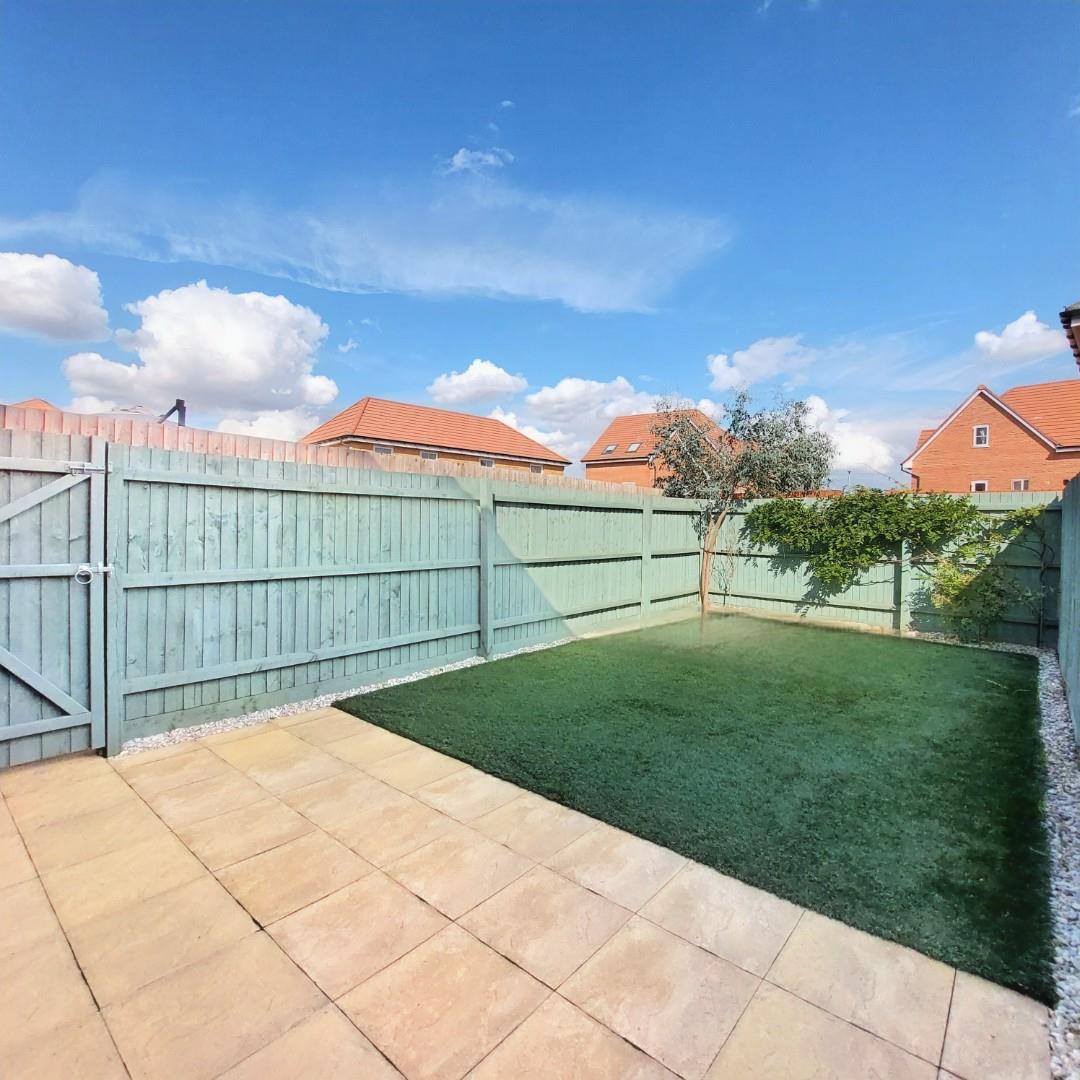 Mardell Way, Overstone