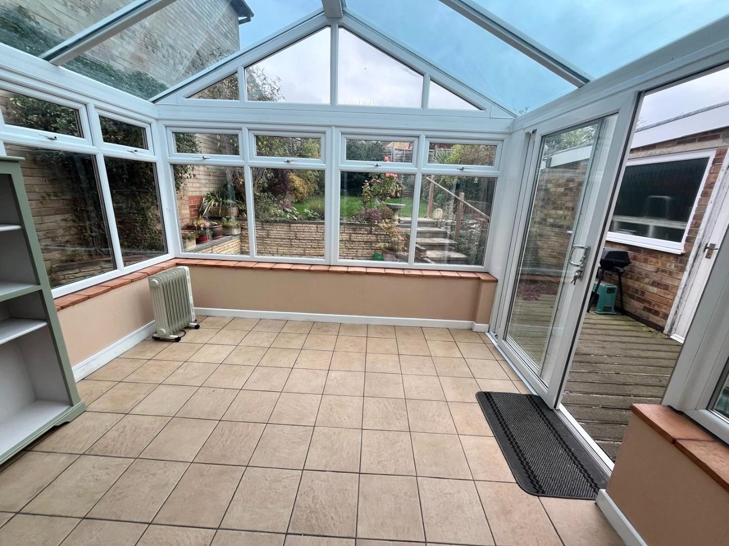 Barker Road, Earls Barton