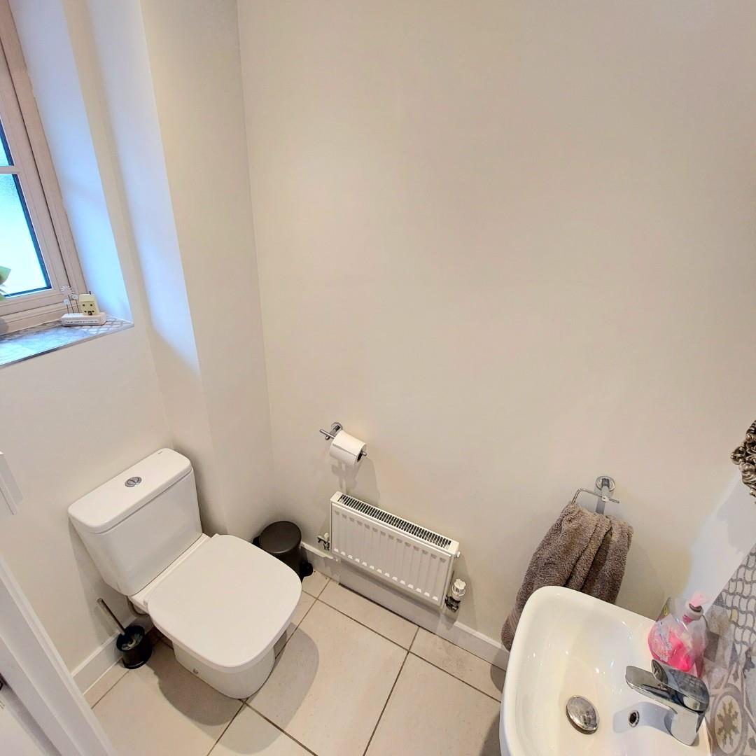 Holdenby Lane, Earls Barton