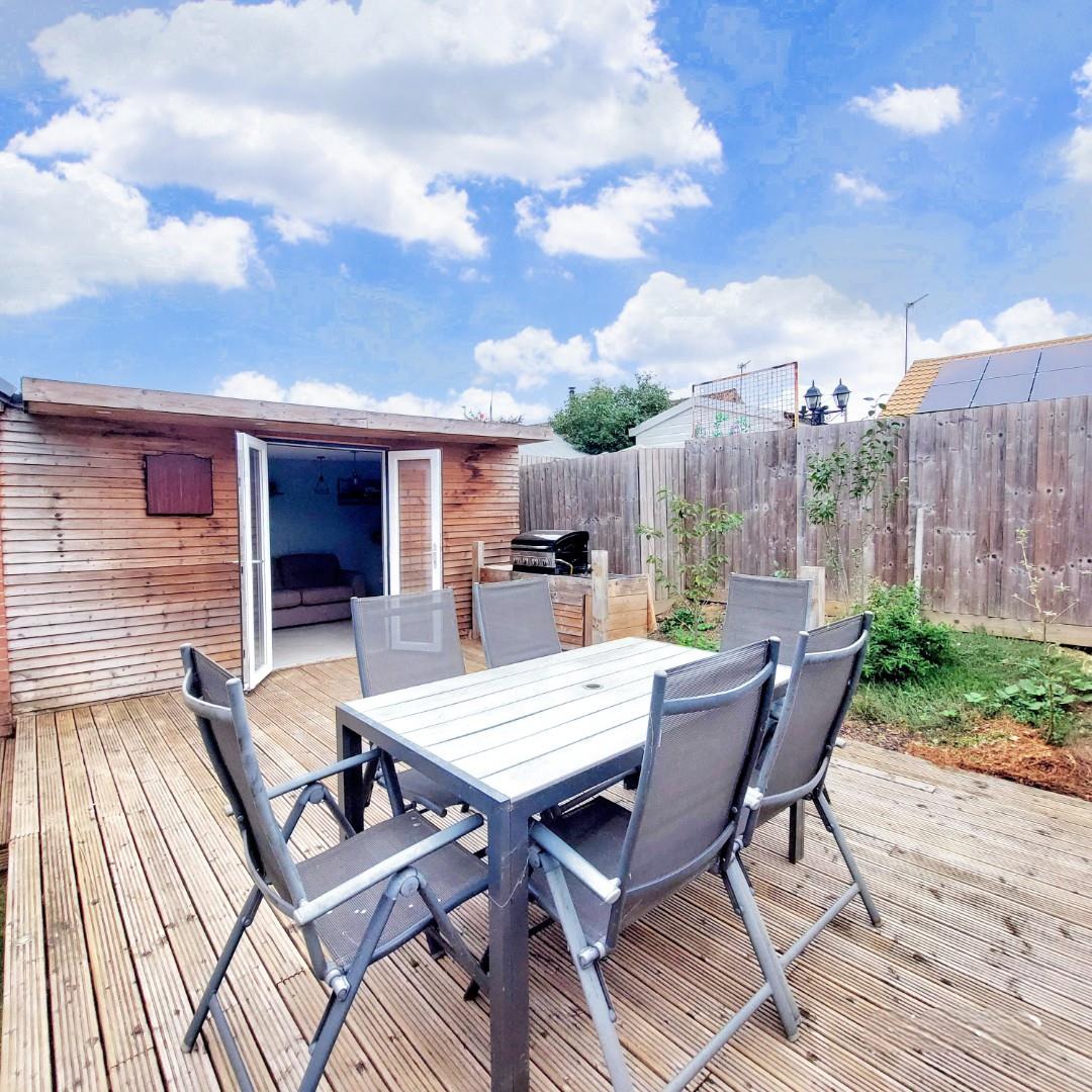 Holdenby Lane, Earls Barton