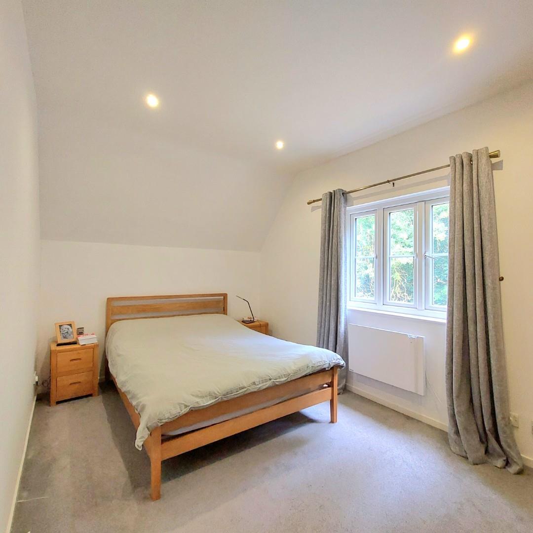 The Roundel, Overstone