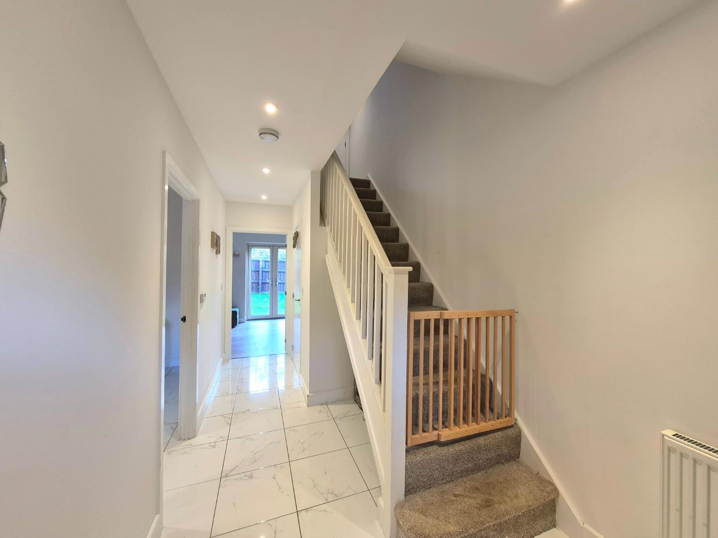 Holdenby Lane, Earls Barton