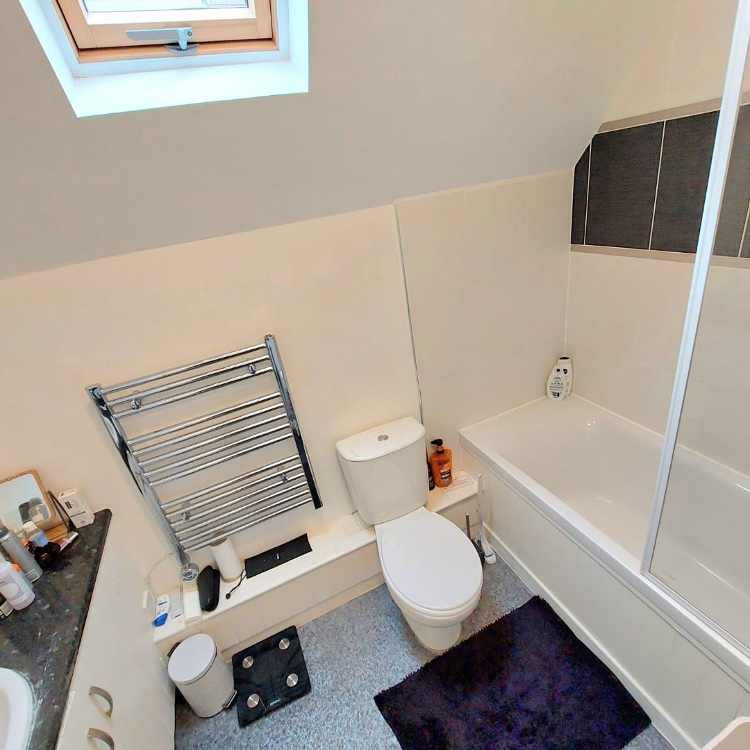 The Roundel, Overstone