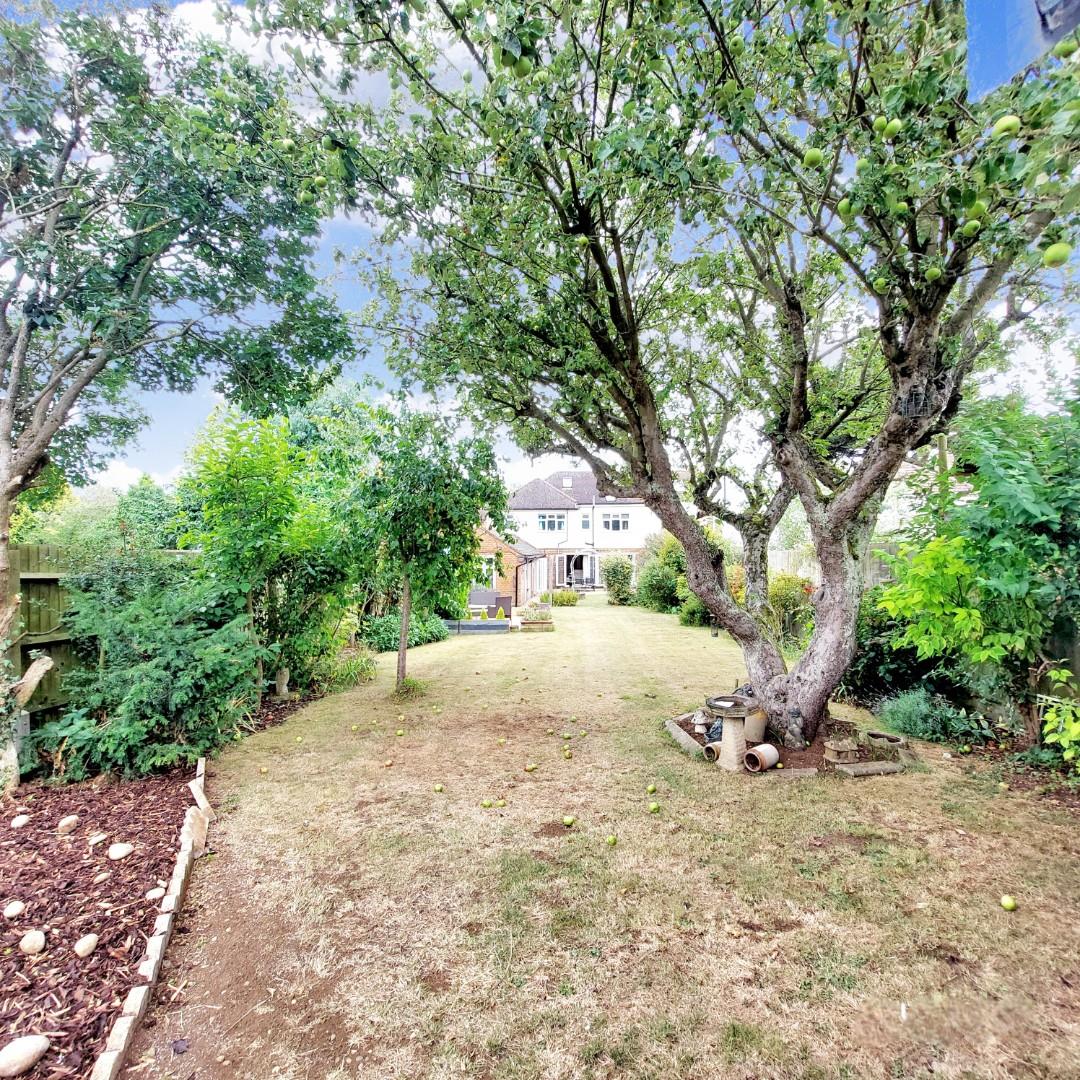 Northampton Road, Earls Barton