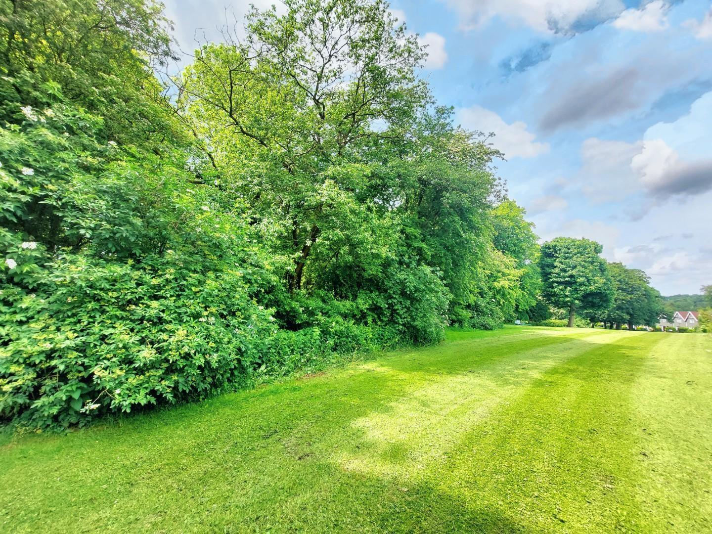 The Roundel, Overstone