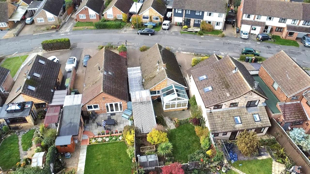 Barker Road, Earls Barton