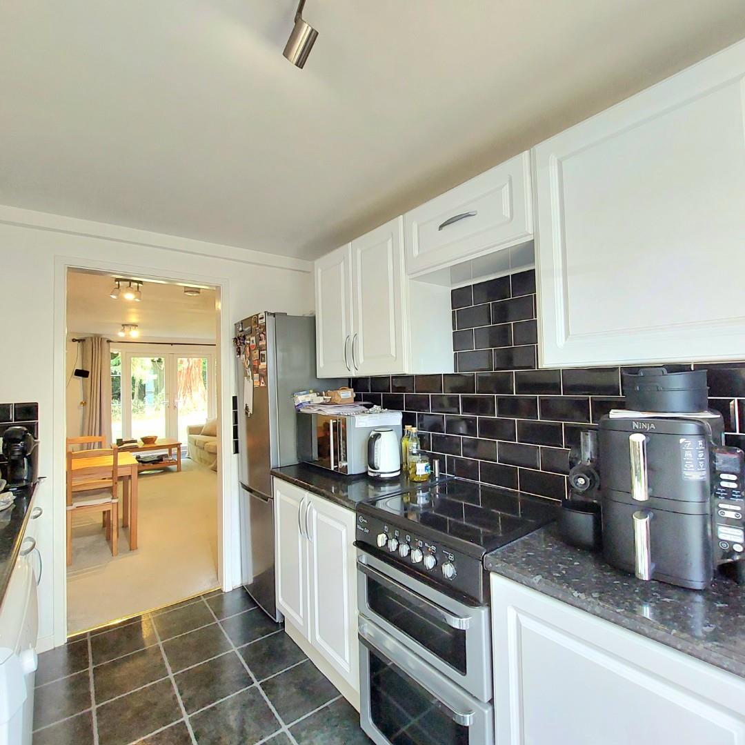 The Roundel, Overstone