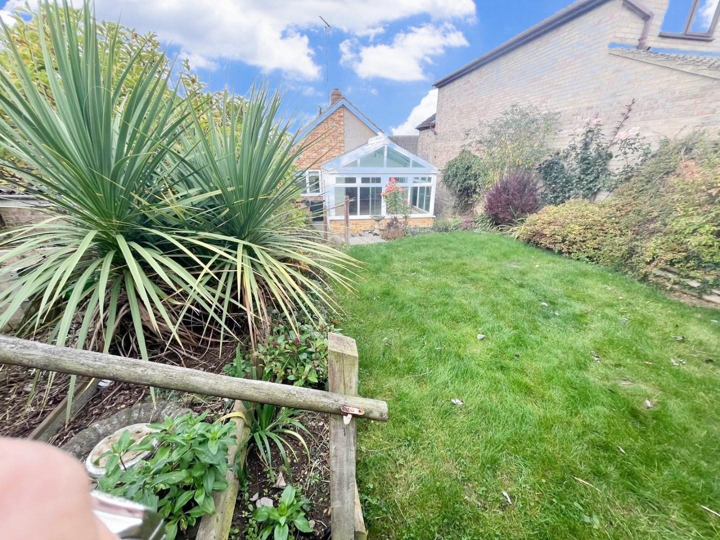 Barker Road, Earls Barton