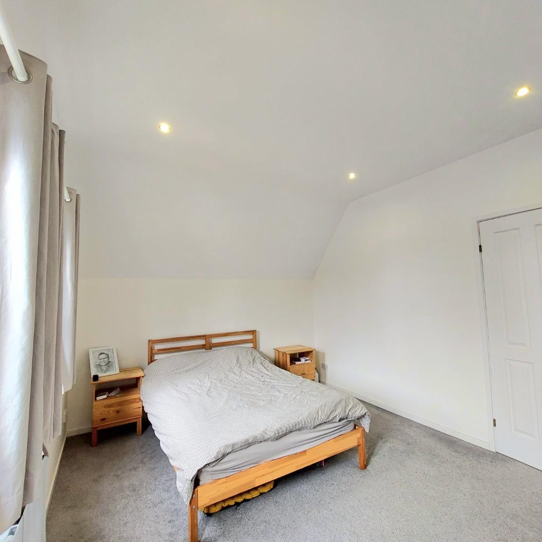 The Roundel, Overstone