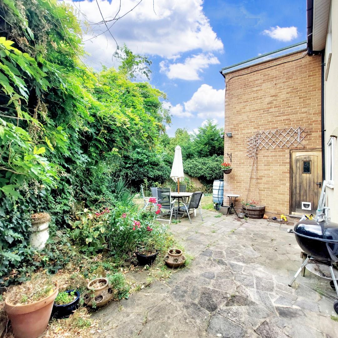 Park Street, Earls Barton