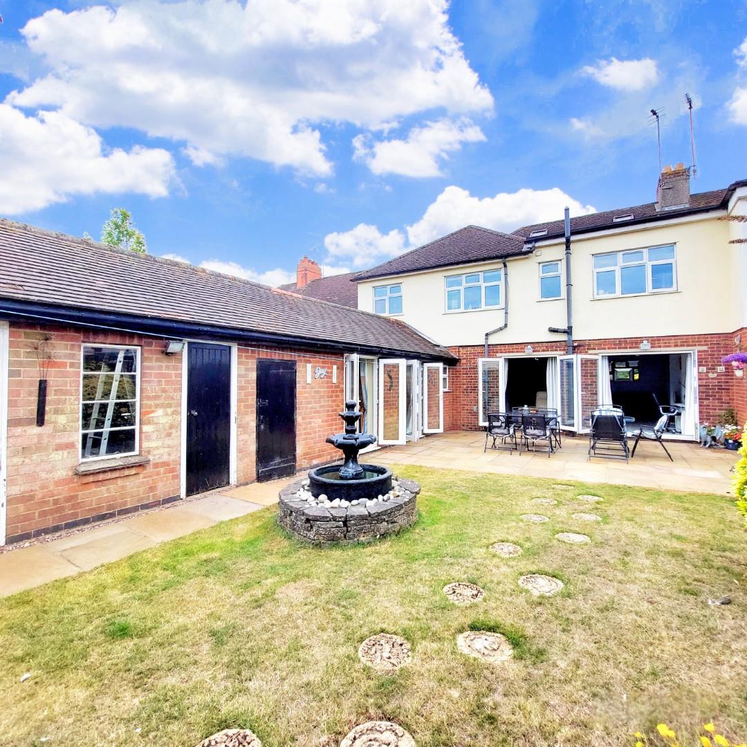 Northampton Road, Earls Barton