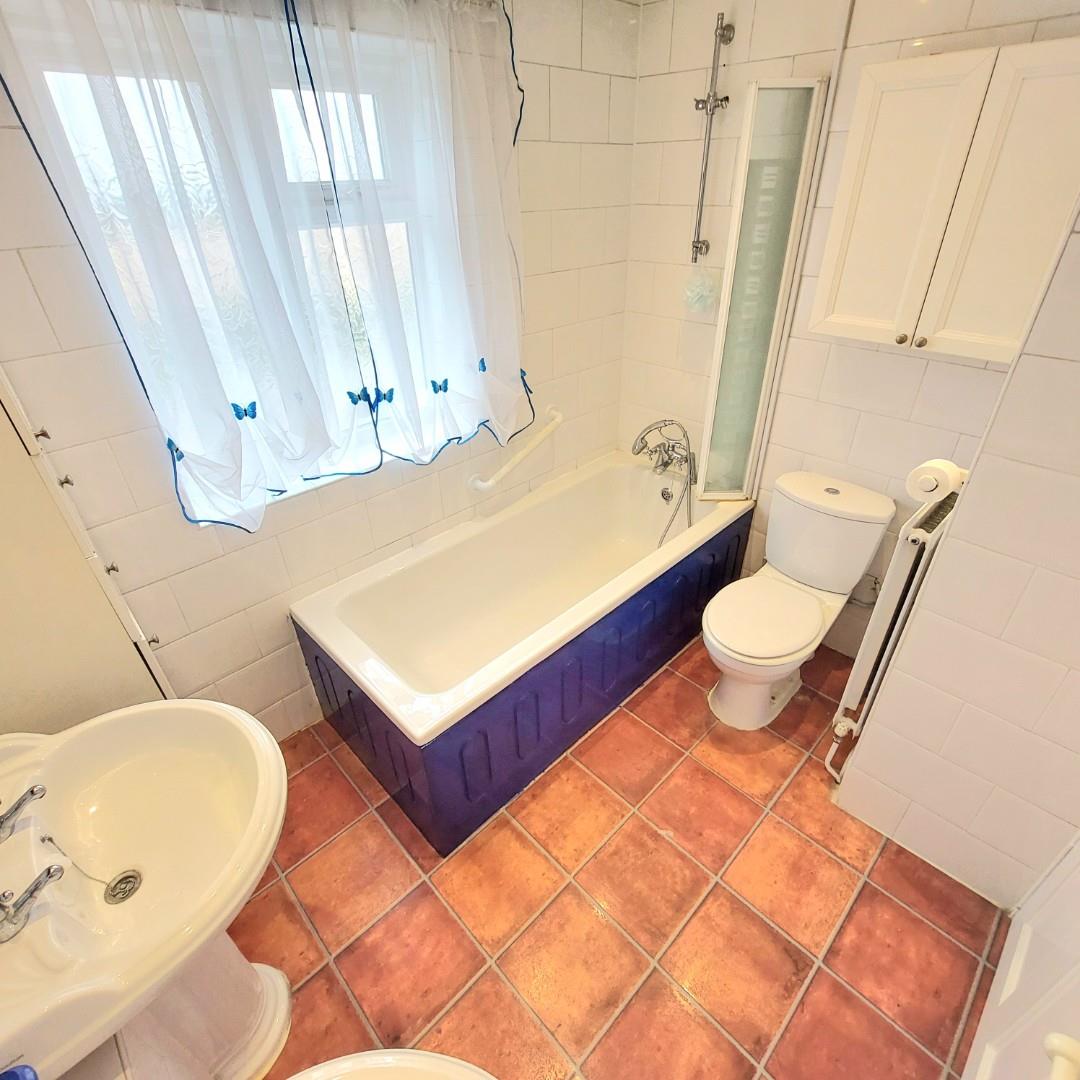 Northampton Road, Earls Barton