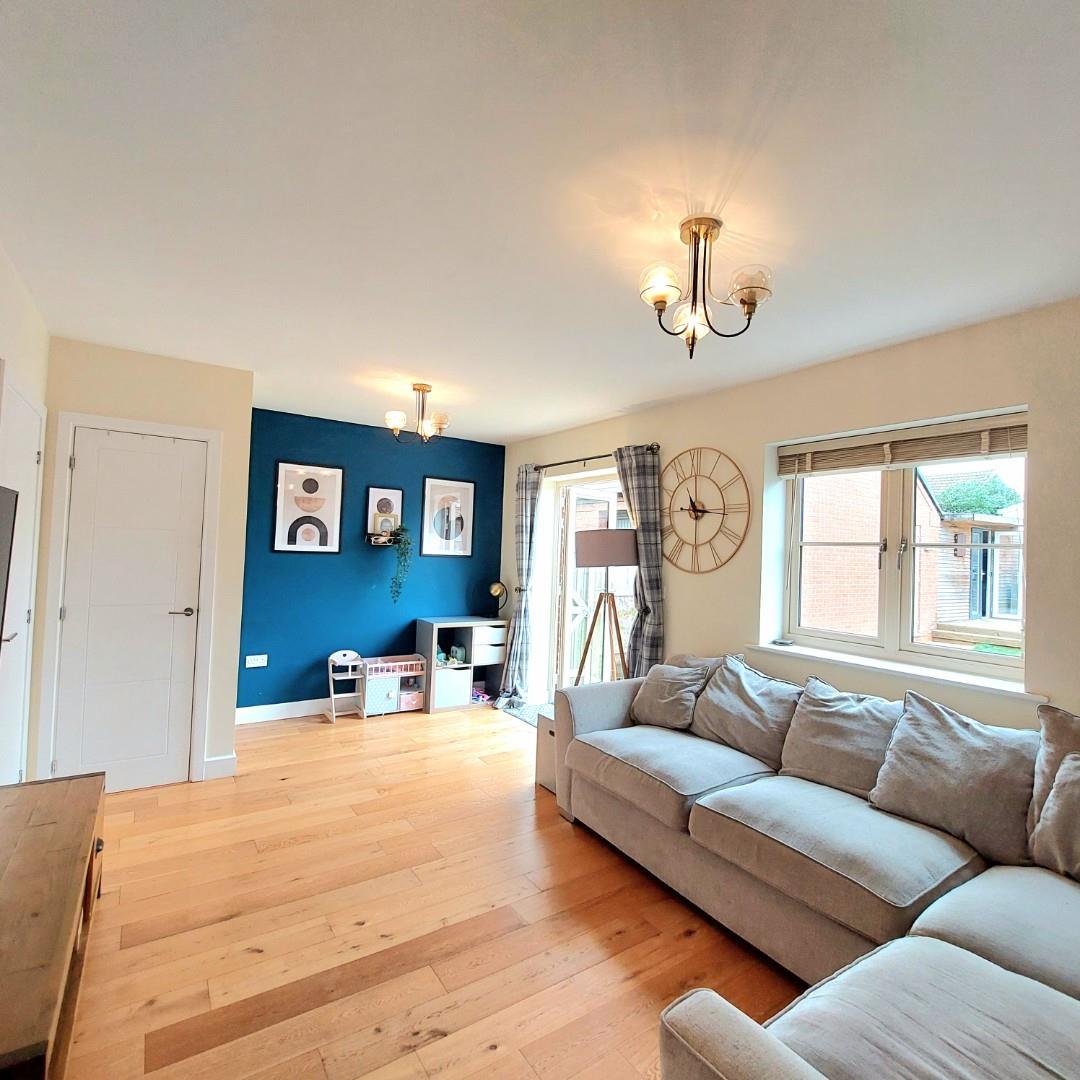 Holdenby Lane, Earls Barton