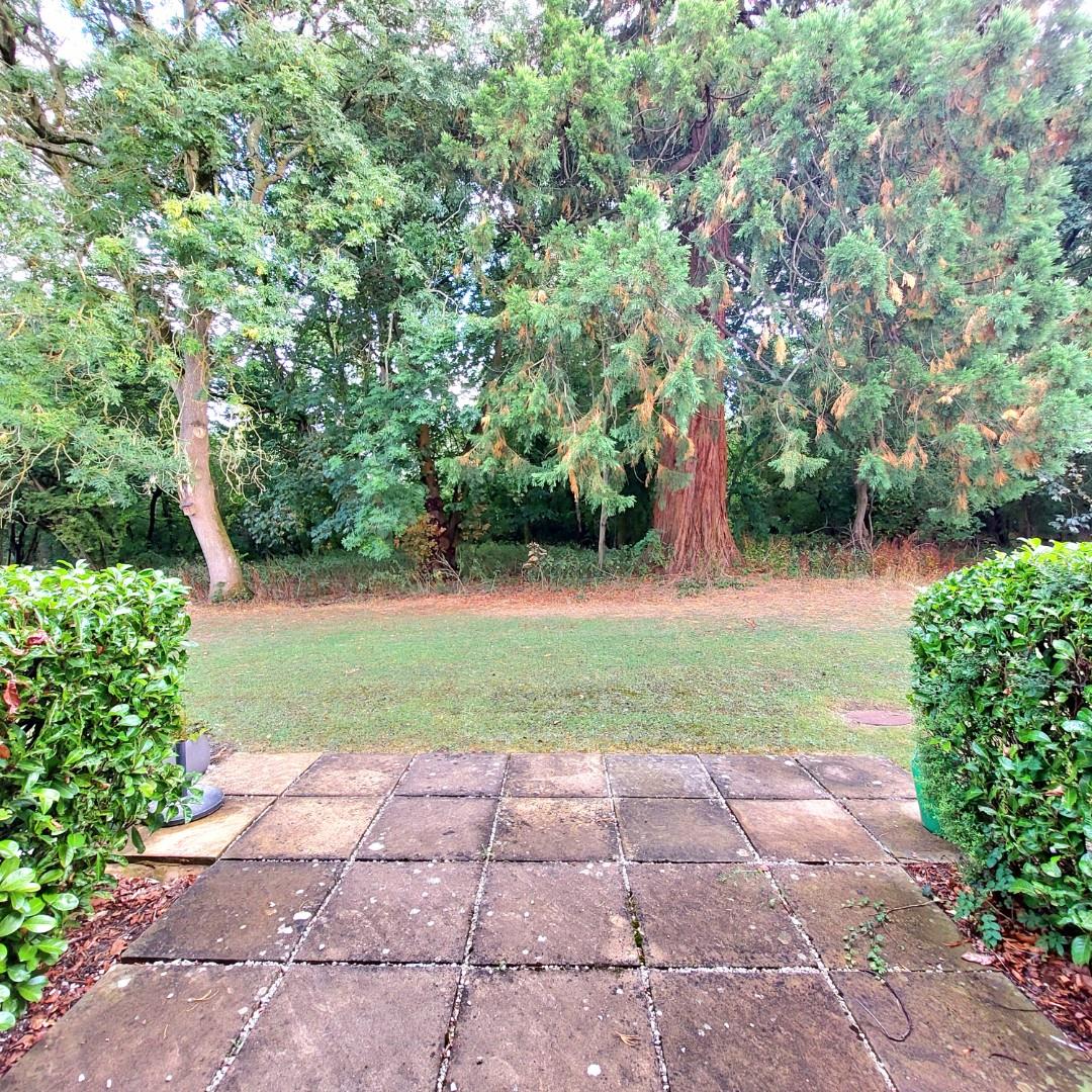 The Roundel, Overstone