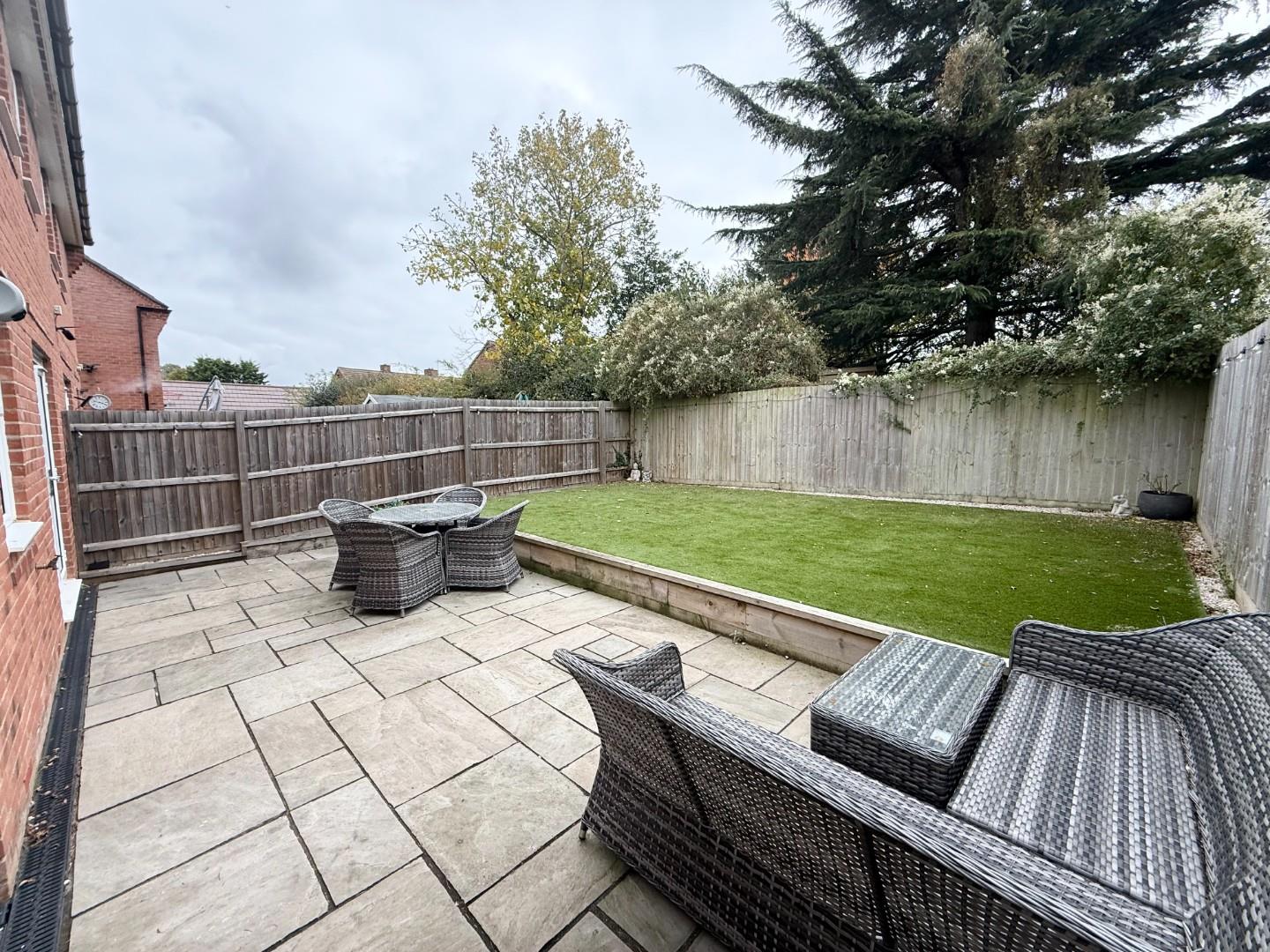 Golding Crescent, Earls Barton