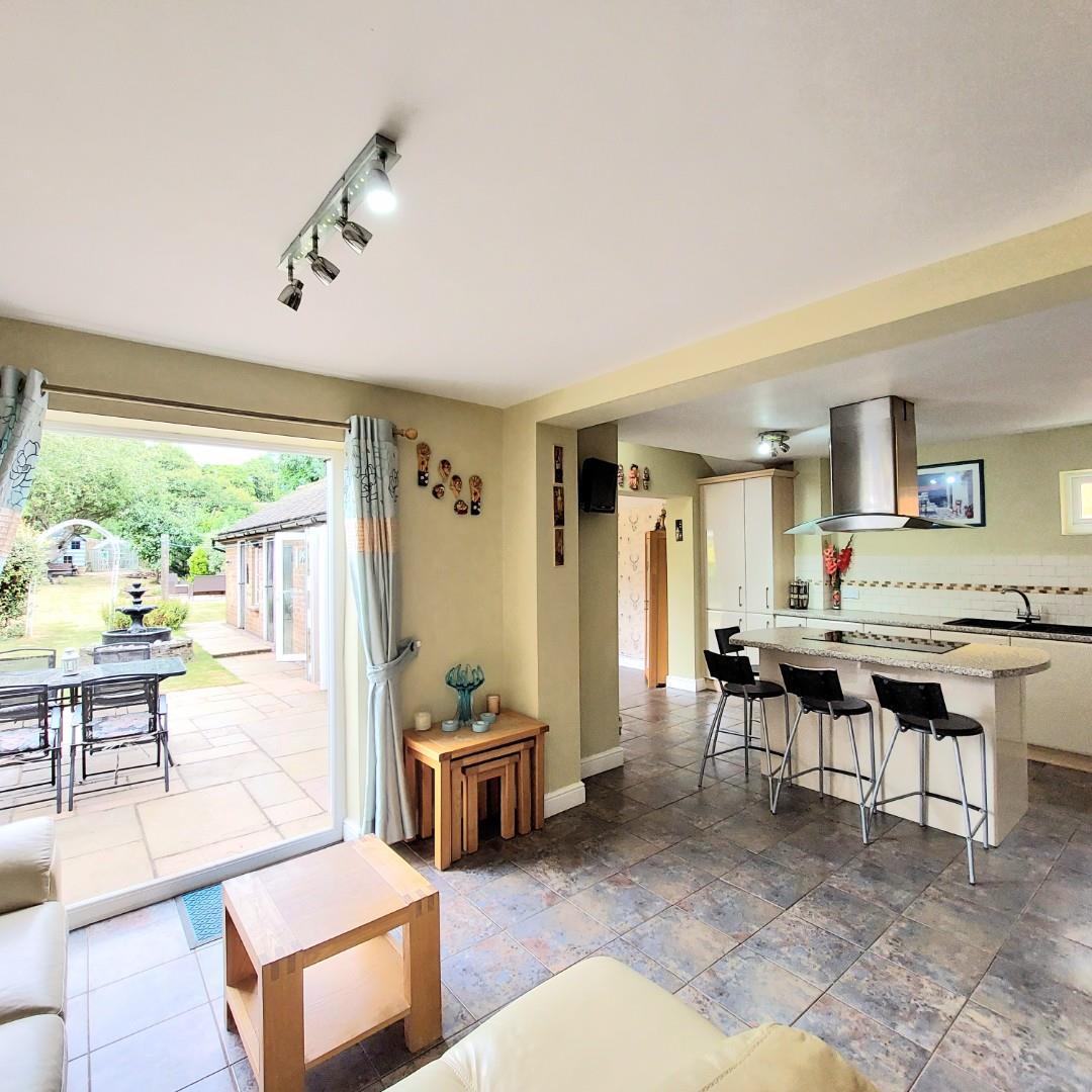 Northampton Road, Earls Barton