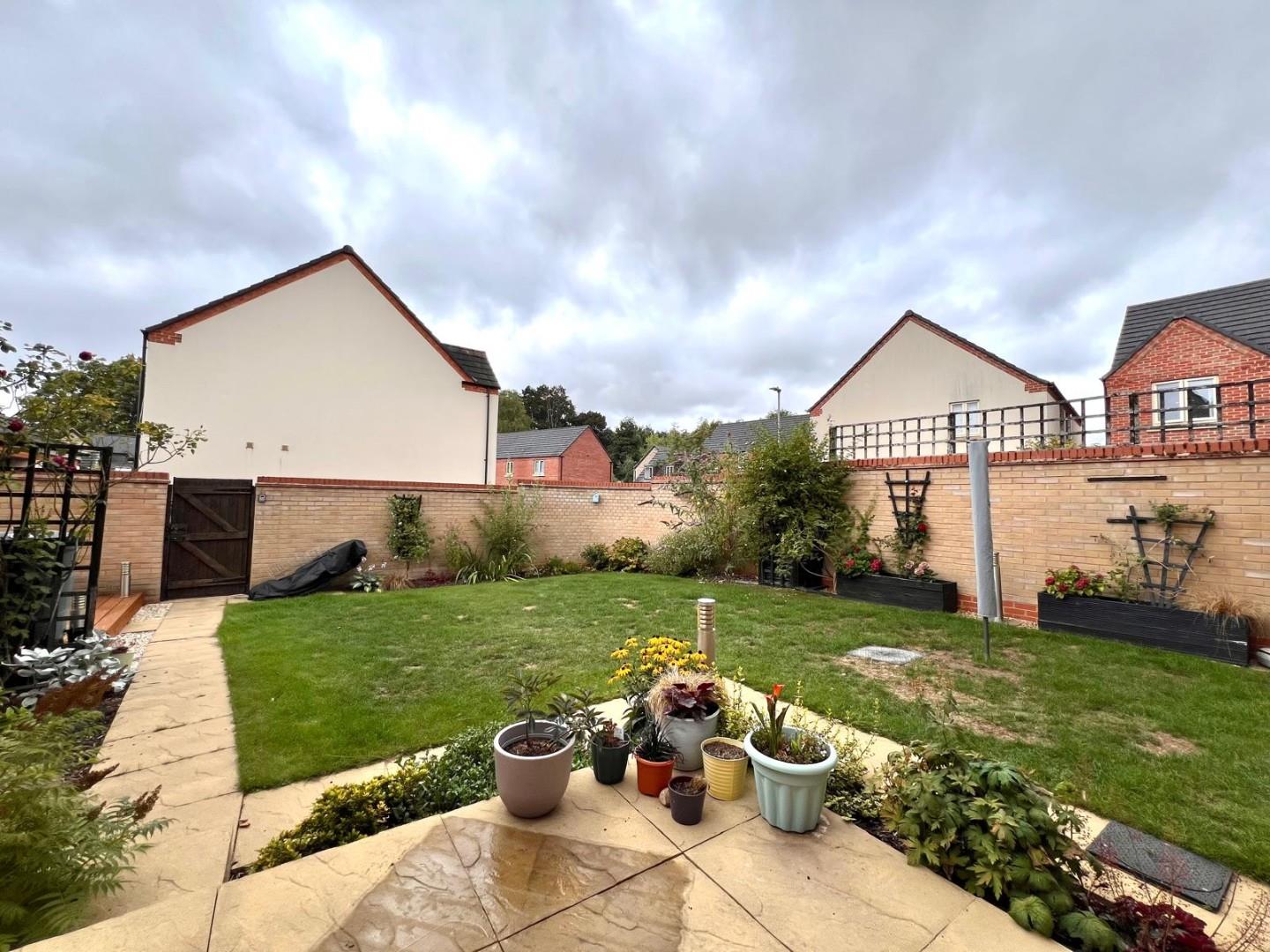 Jennings Close, St. Crispin