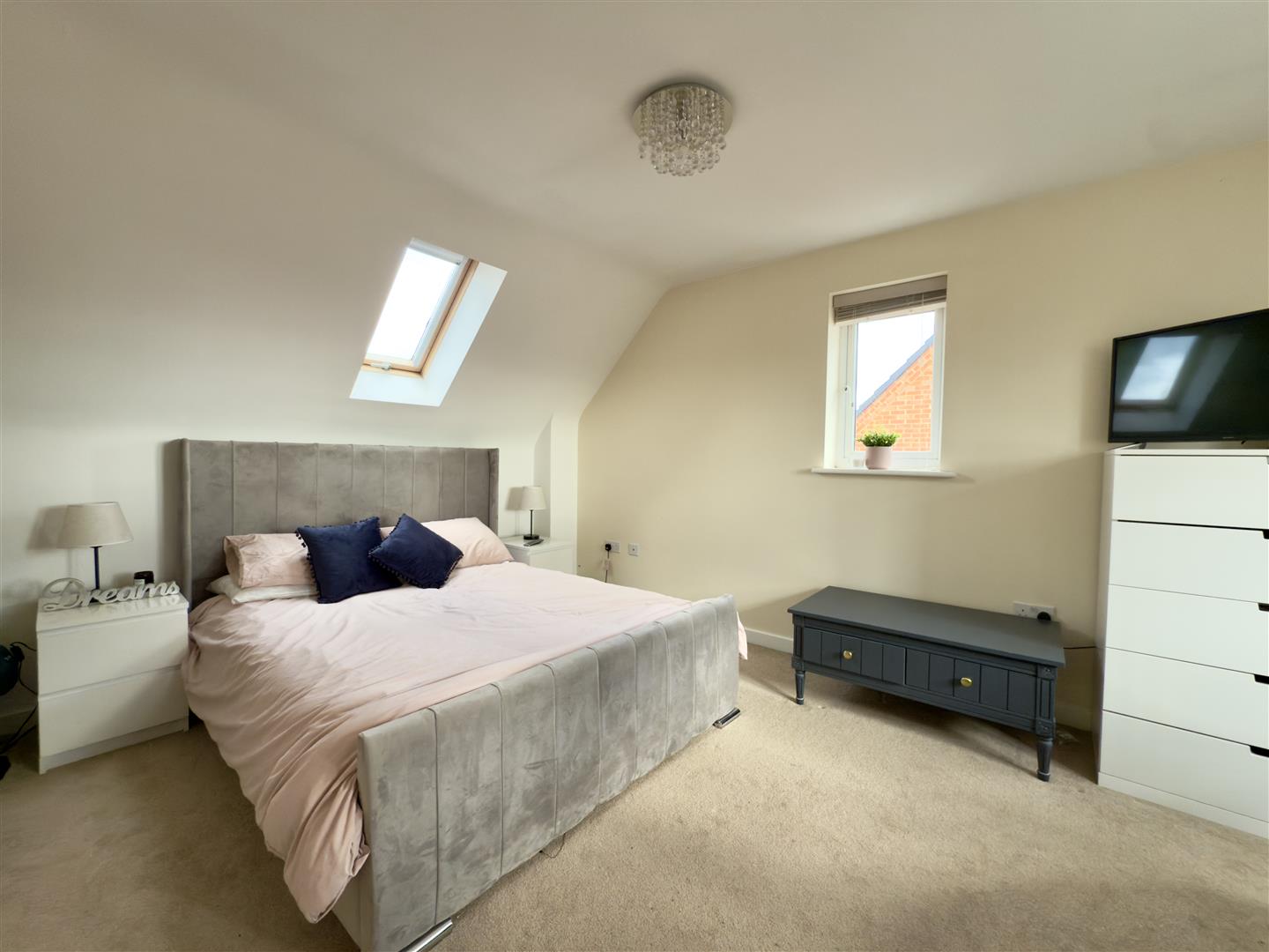 Balmoral Close, St. Crispin