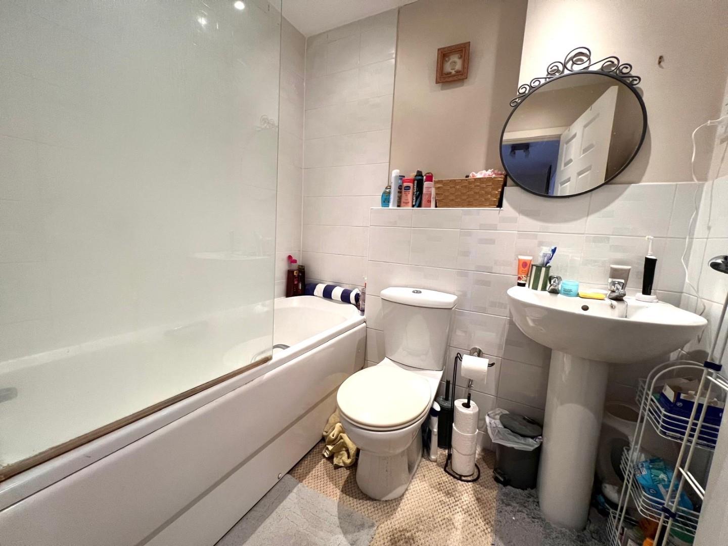 Milburn Drive, St. Crispin