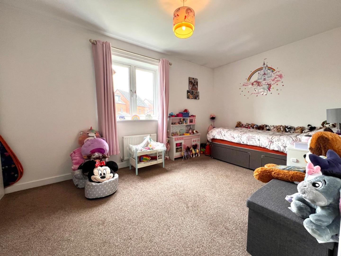 Kent Crescent, St. Crispin