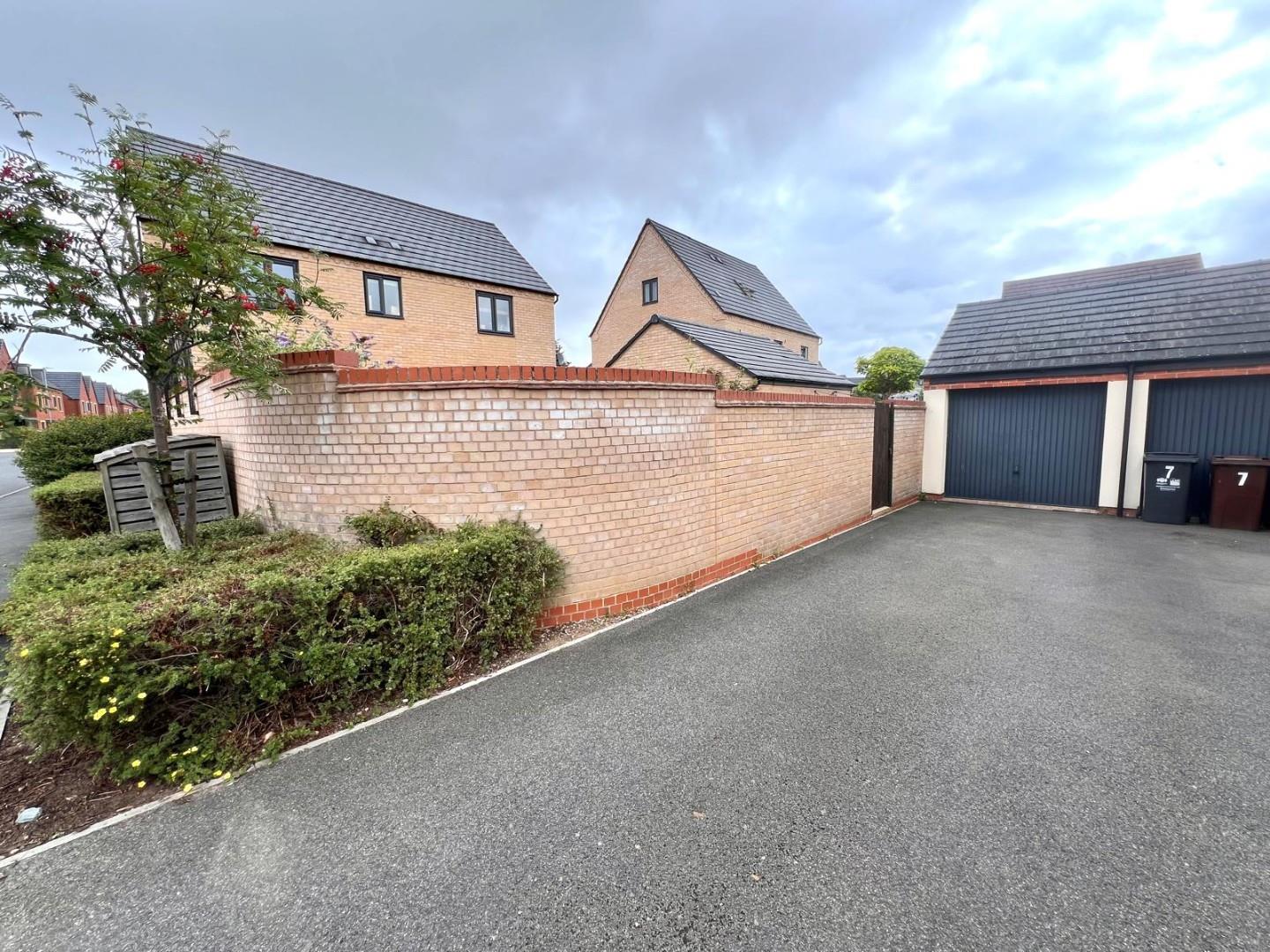 Jennings Close, St. Crispin