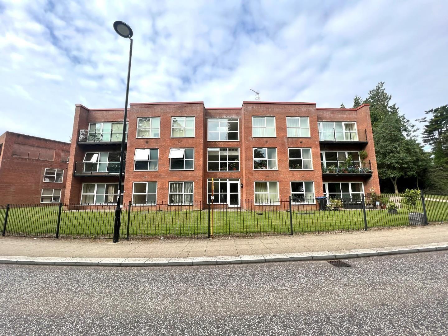 St. Crispin Drive, St. Crispin