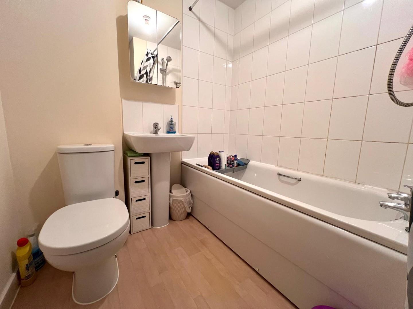 Kent Crescent, St. Crispin