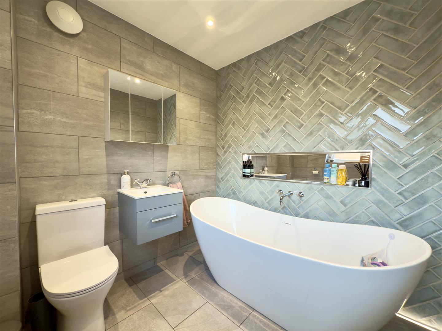 Balmoral Close, St. Crispin