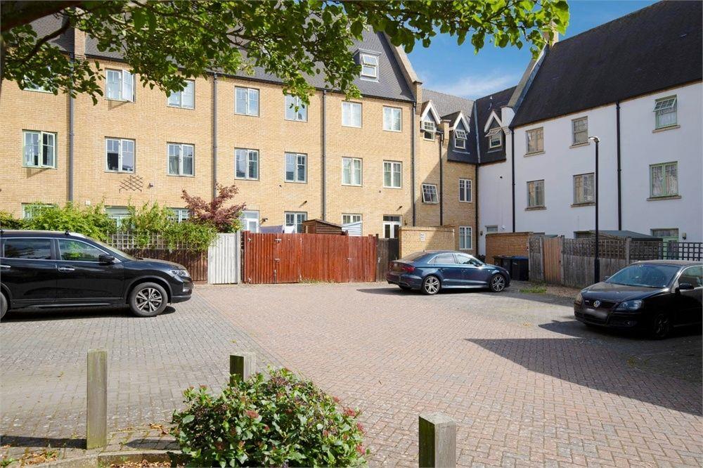 Black Cat Drive, Upton