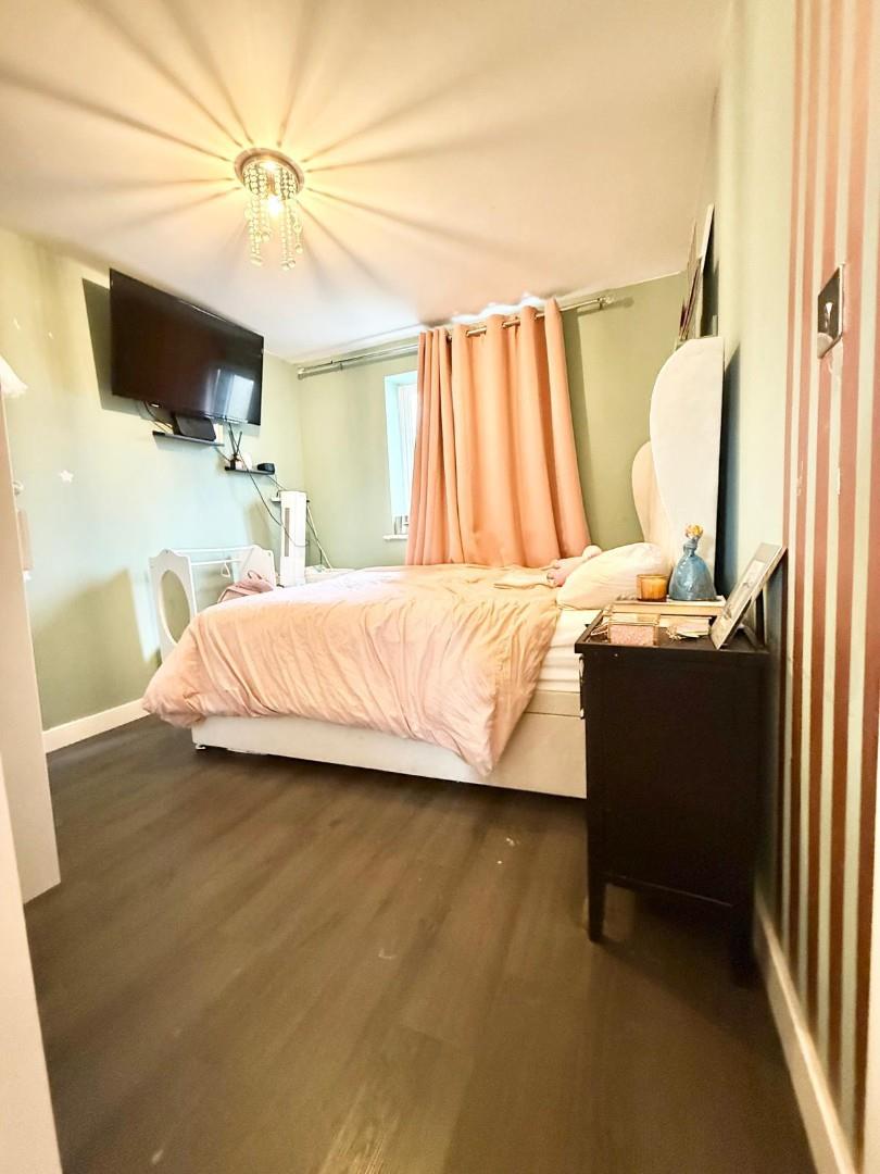 Pemberley Walk, Balmoral Close, St. Crispin